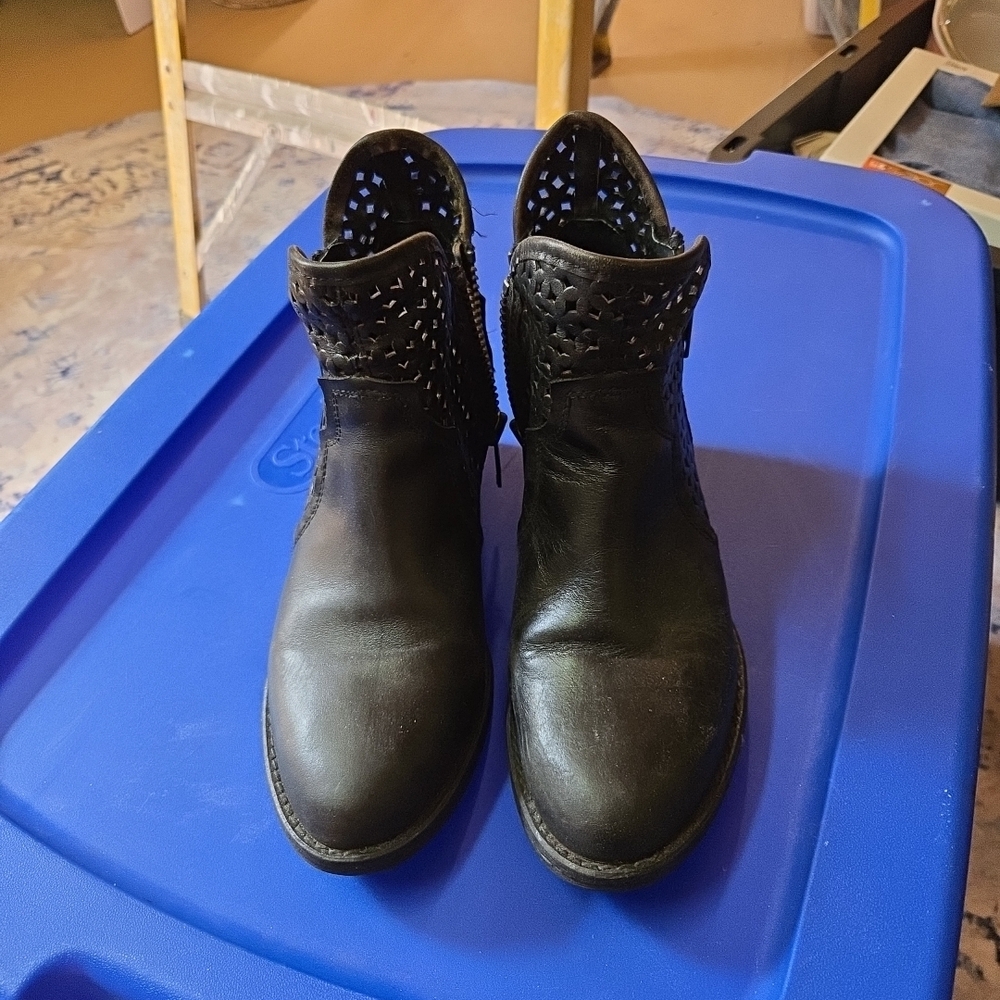 Circle G Boots Womens Size 7 Black Leather Ankle Western Cutout Zip Booties - Picture 2 of 5